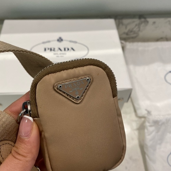 ‼️ SOLD ‼️Prada re-edition nylon cross body bag - Picture 6 of 15